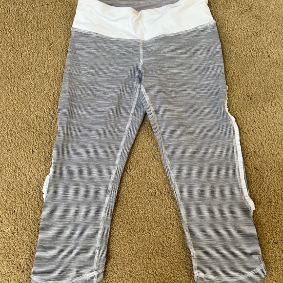Lululemon Run: Fast And Free Crop
Wee Are From Space  / White / Metallic Silver - Picture 8 of 11